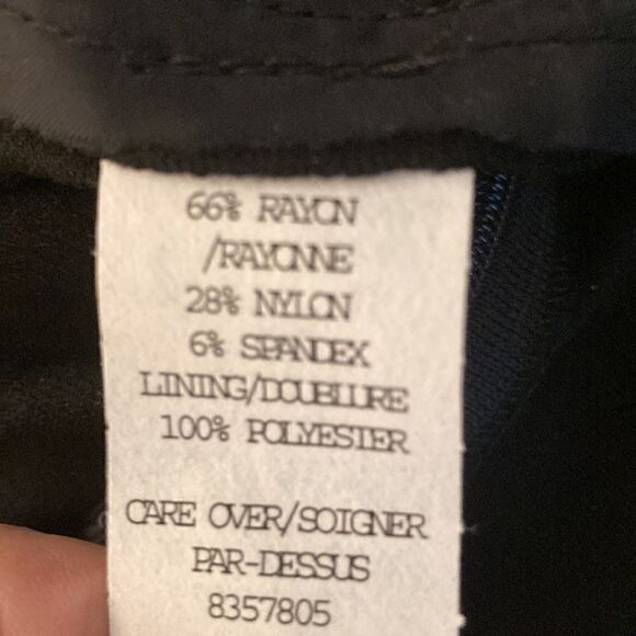 Cynthia Cynthia Steffe Skirt in Black. Tulip shape, side pockets. Size 0. - Picture 9 of 10